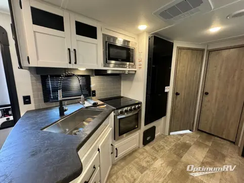 2024 Palomino Puma 32BHQS RV Photo 3