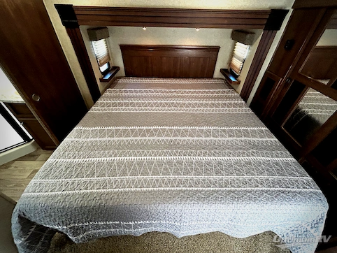 2016 Heartland ElkRidge 38RSRT RV Photo 2