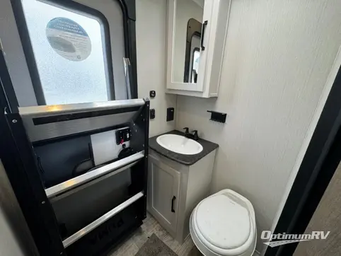 2024 Palomino Puma 32BHQS RV Photo 4