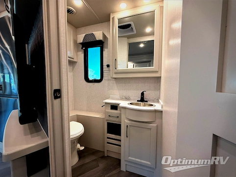 2025 Fleetwood Bounder 36F RV Photo 4