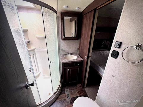 2017 Forest River Rockwood Signature Ultra Lite 8299BS RV Photo 4