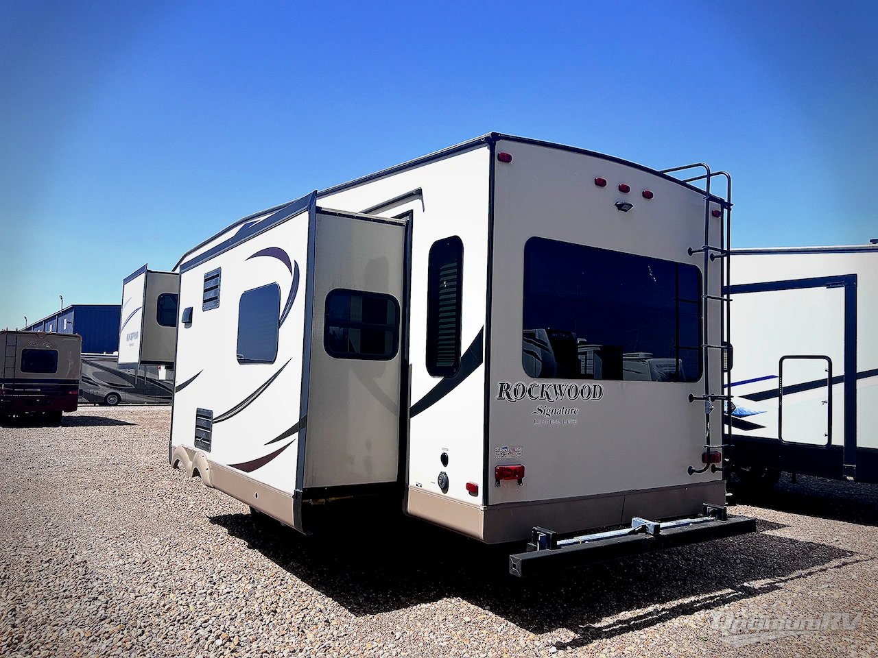 2017 Forest River Rockwood Signature Ultra Lite 8299BS Photo 3