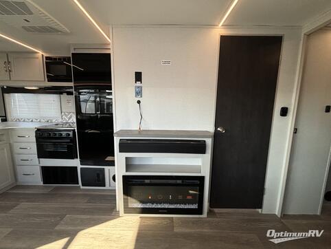 2025 Cruiser Shadow Cruiser 330BHS RV Photo 4