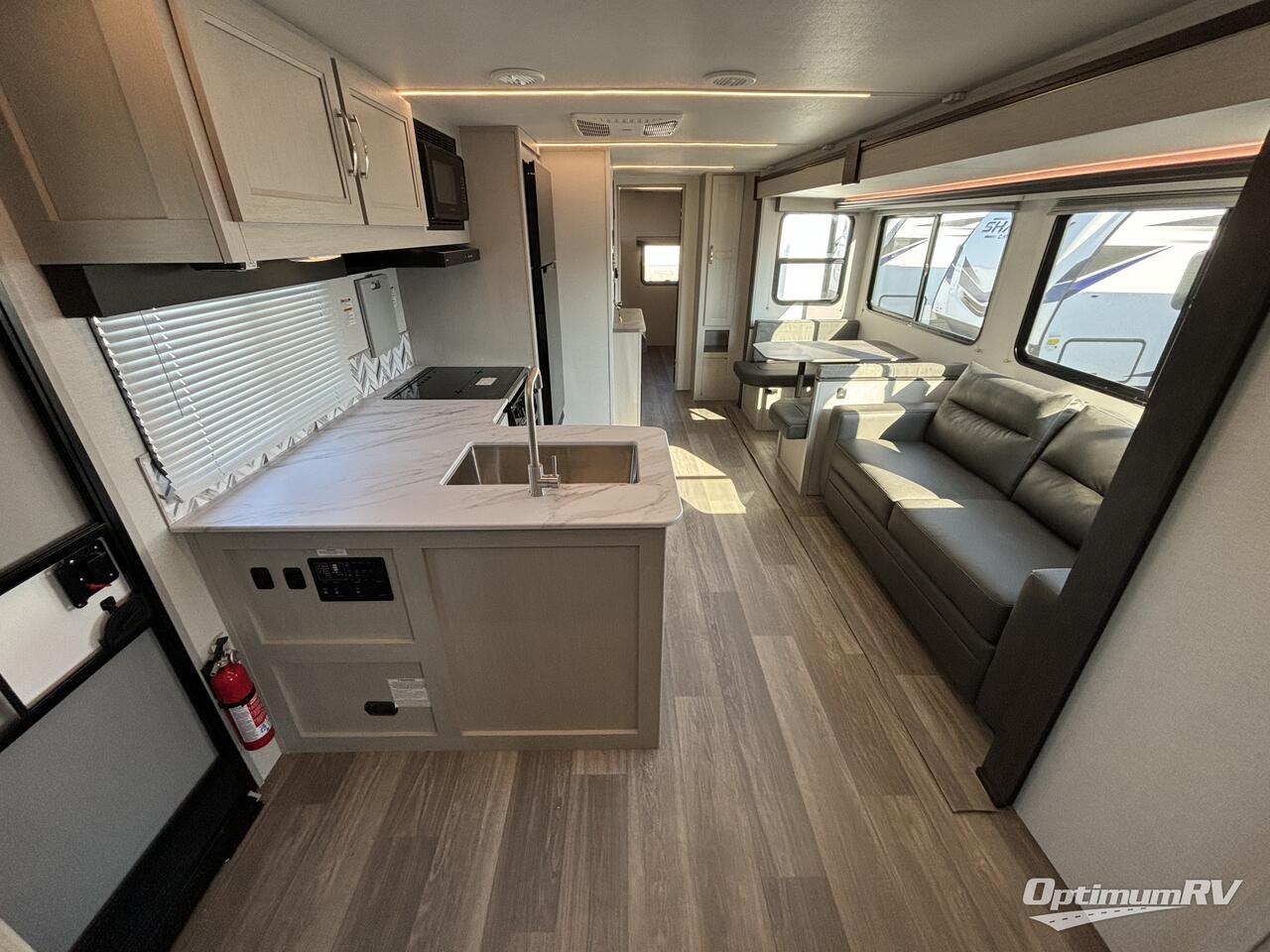 2025 Cruiser Shadow Cruiser 330BHS Photo 4