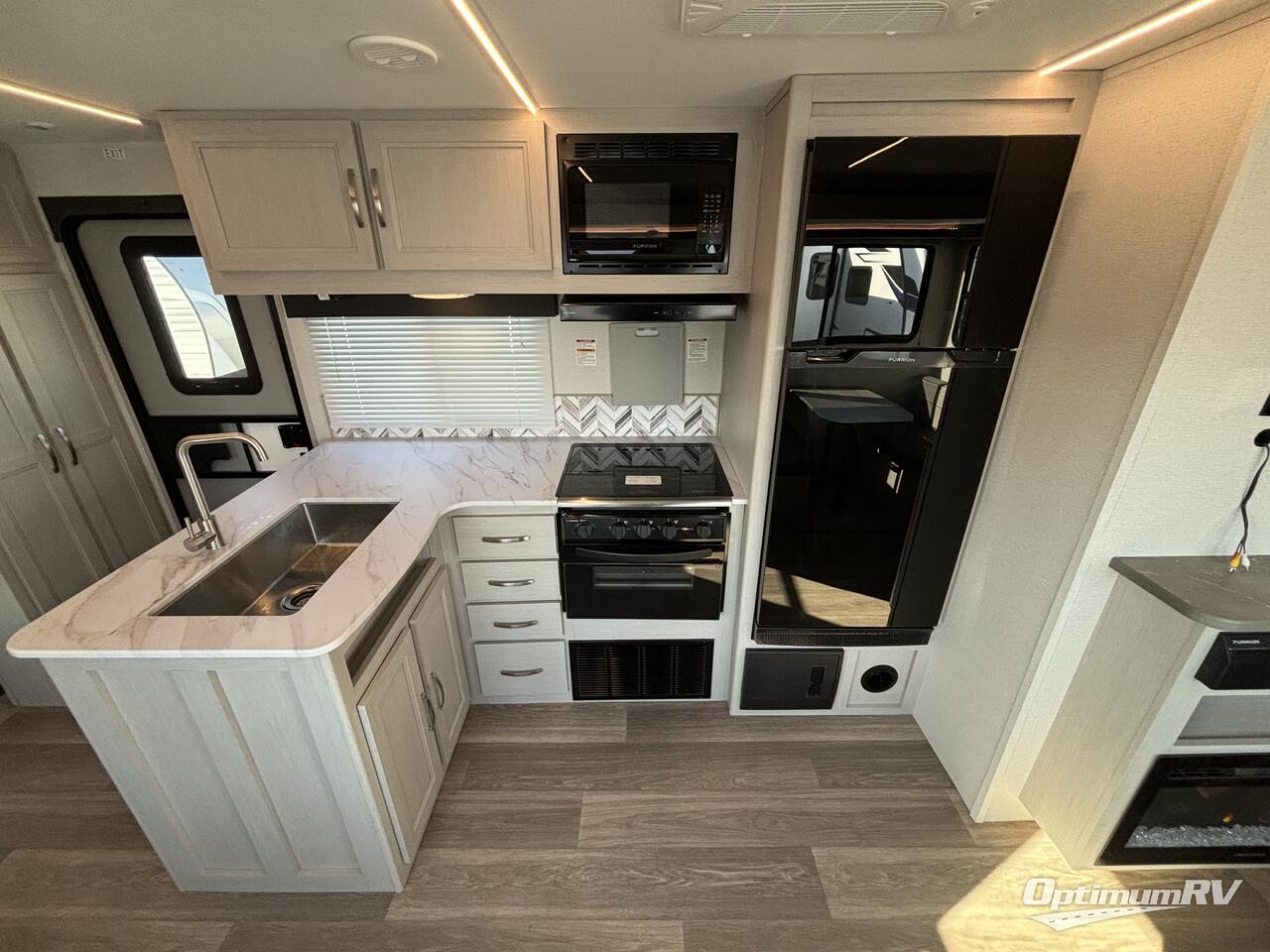 2025 Cruiser Shadow Cruiser 330BHS Photo 6