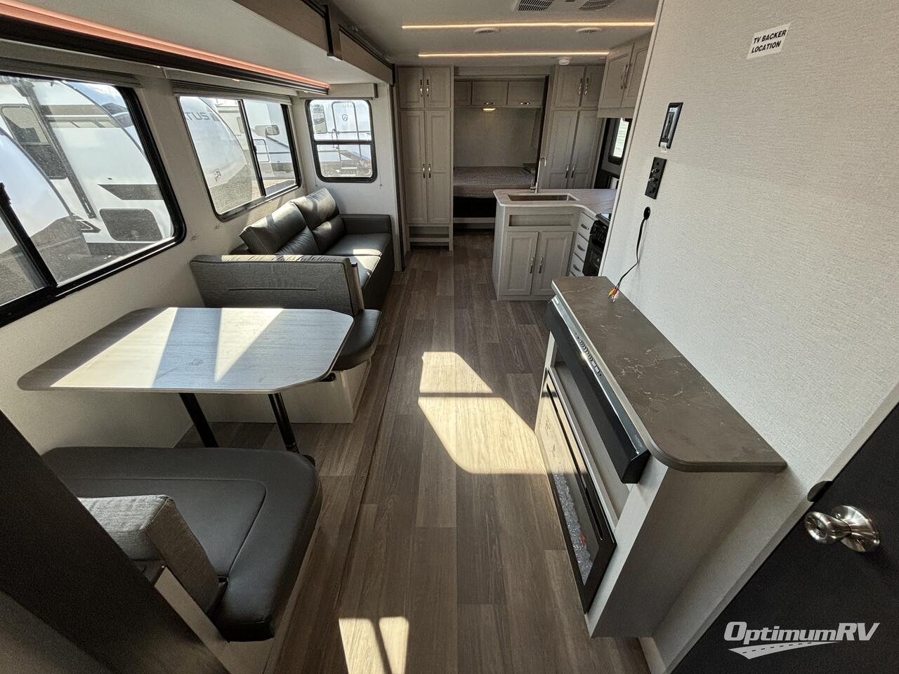 2025 Cruiser Shadow Cruiser 330BHS Photo 8