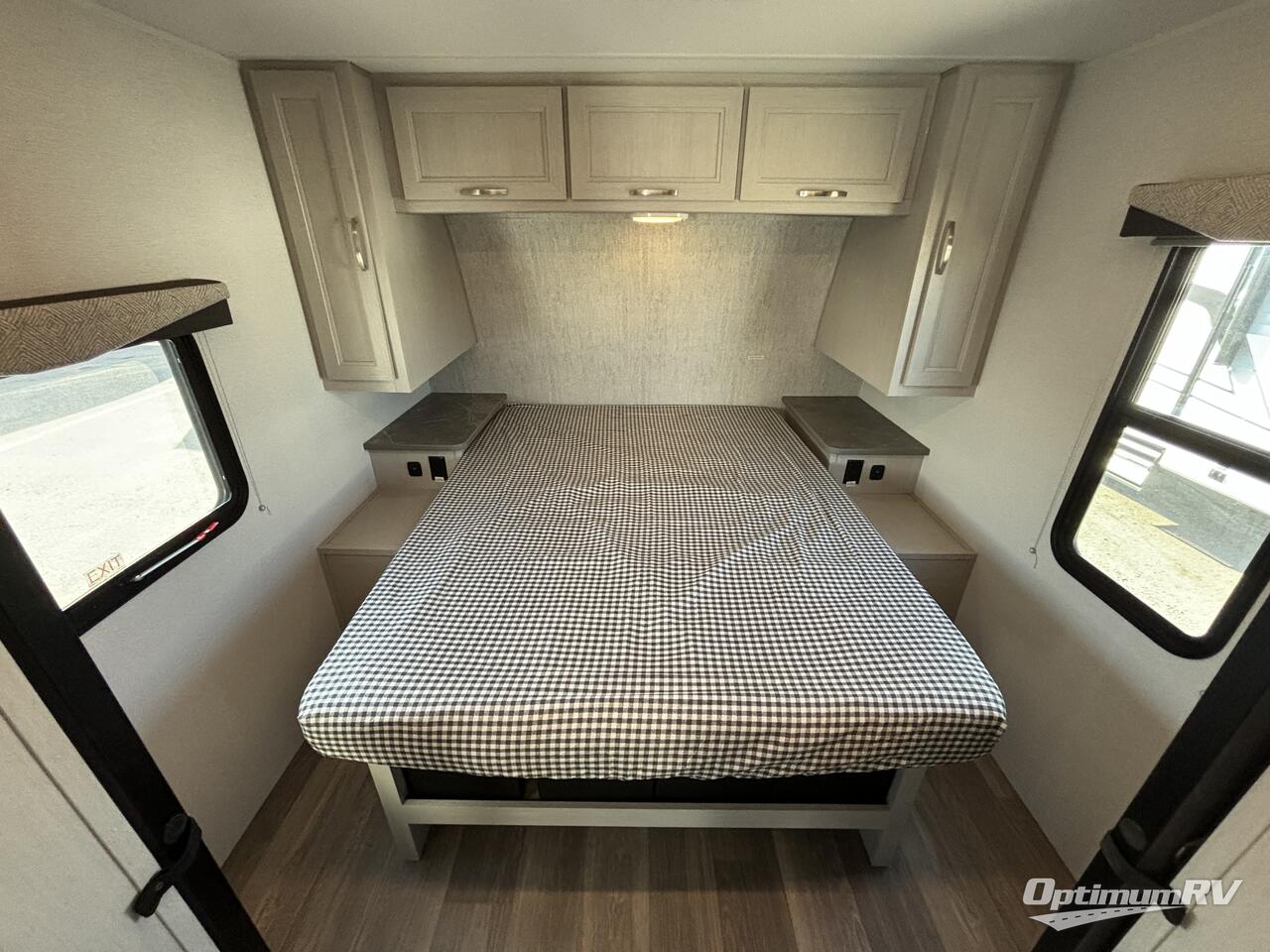 2025 Cruiser Shadow Cruiser 330BHS Photo 9