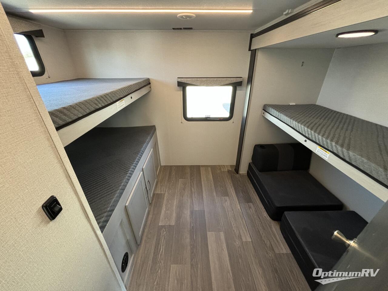 2025 Cruiser Shadow Cruiser 330BHS Photo 10
