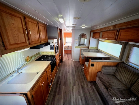 2002 Winnebago Minnie Winnie 31C RV Photo 2
