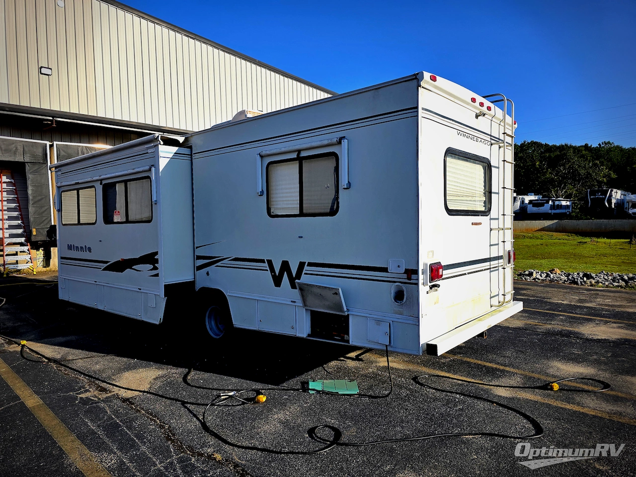2002 Winnebago Minnie Winnie 31C Photo 3