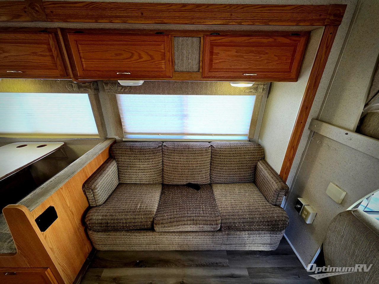 2002 Winnebago Minnie Winnie 31C Photo 8