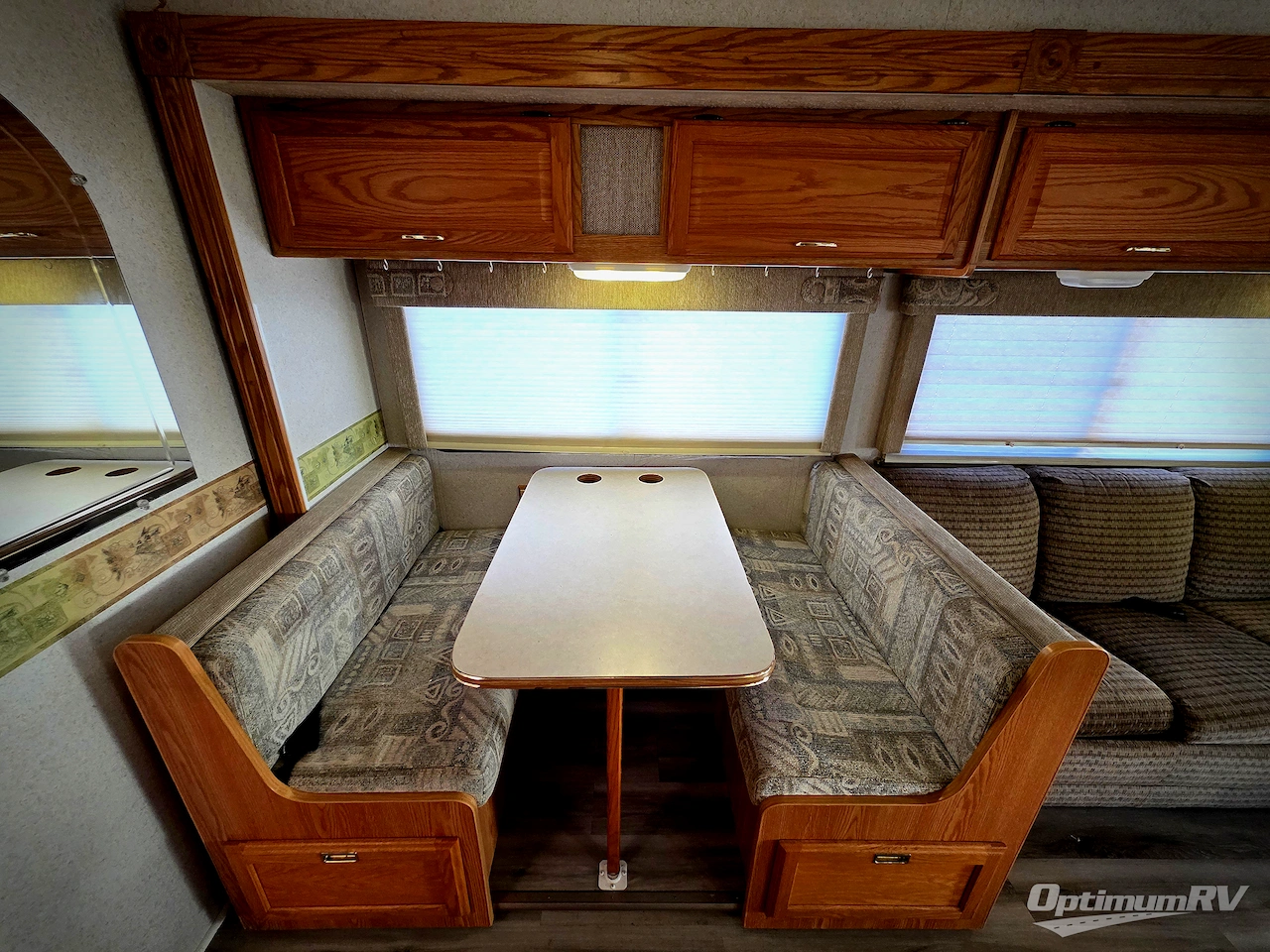 2002 Winnebago Minnie Winnie 31C Photo 9