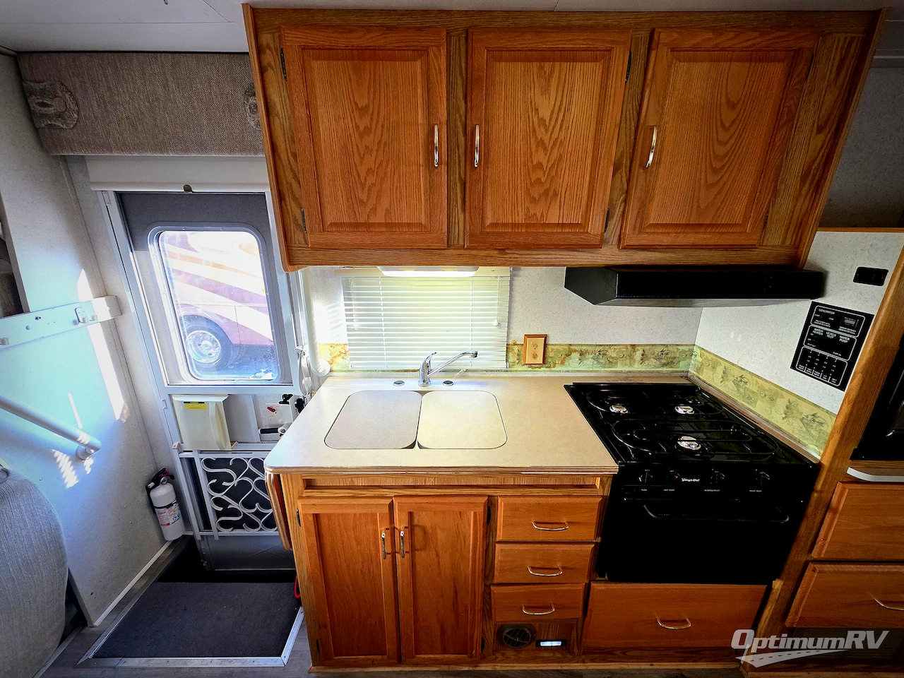 2002 Winnebago Minnie Winnie 31C Photo 10