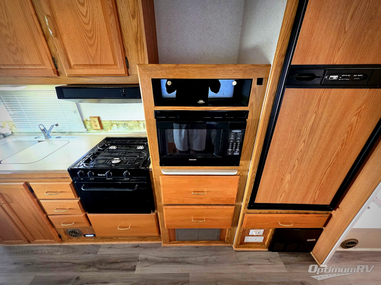 2002 Winnebago Minnie Winnie 31C Photo 13