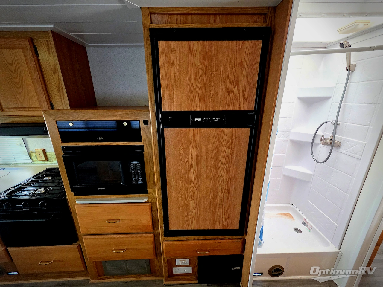 2002 Winnebago Minnie Winnie 31C Photo 14