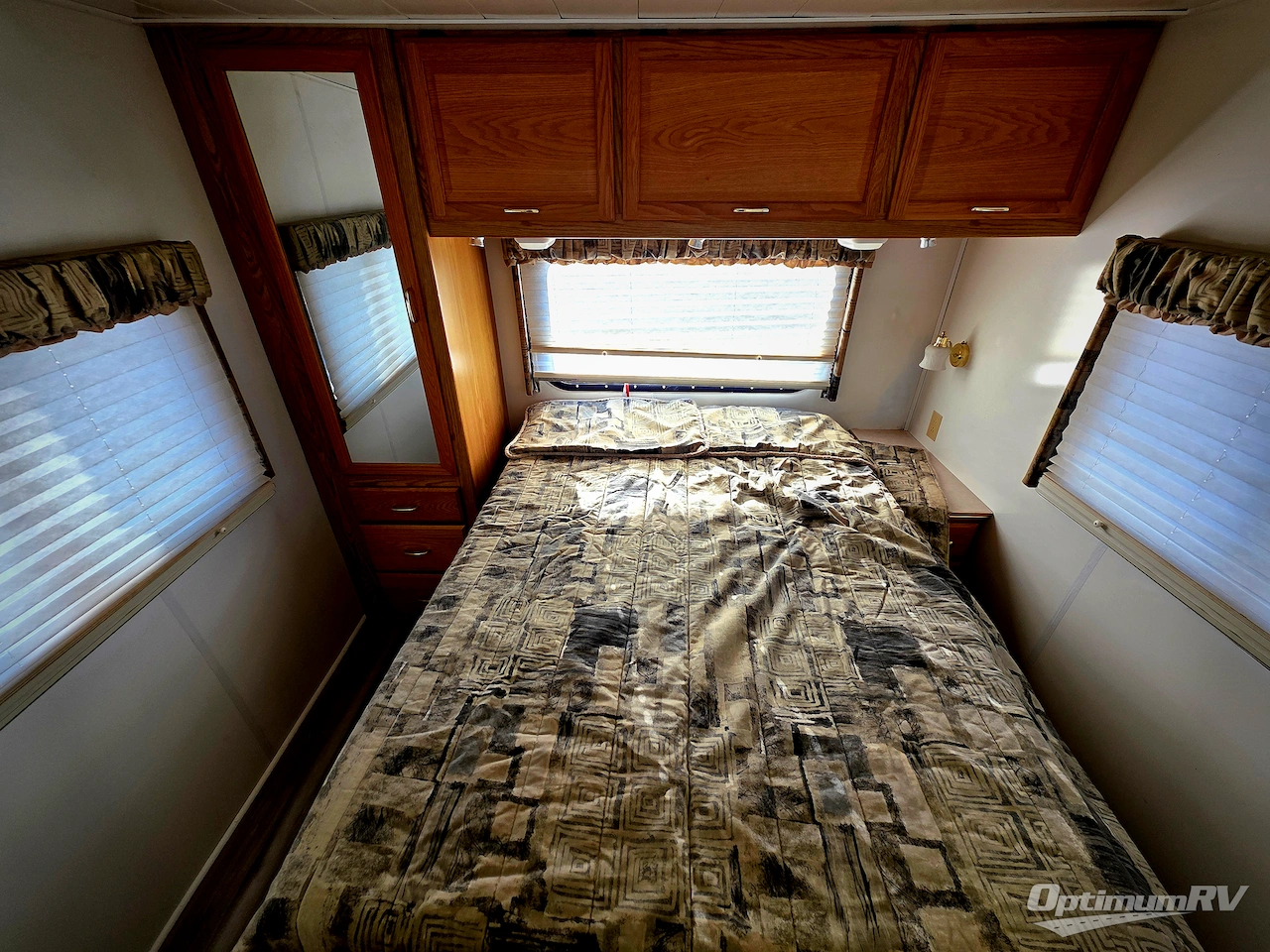2002 Winnebago Minnie Winnie 31C Photo 18