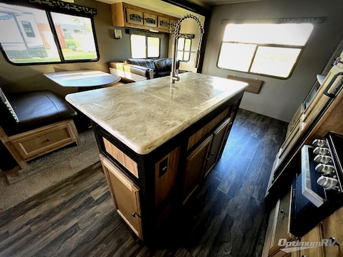 2020 Coachmen Freedom Express Liberty Edition 323BHDSLE RV Photo 4