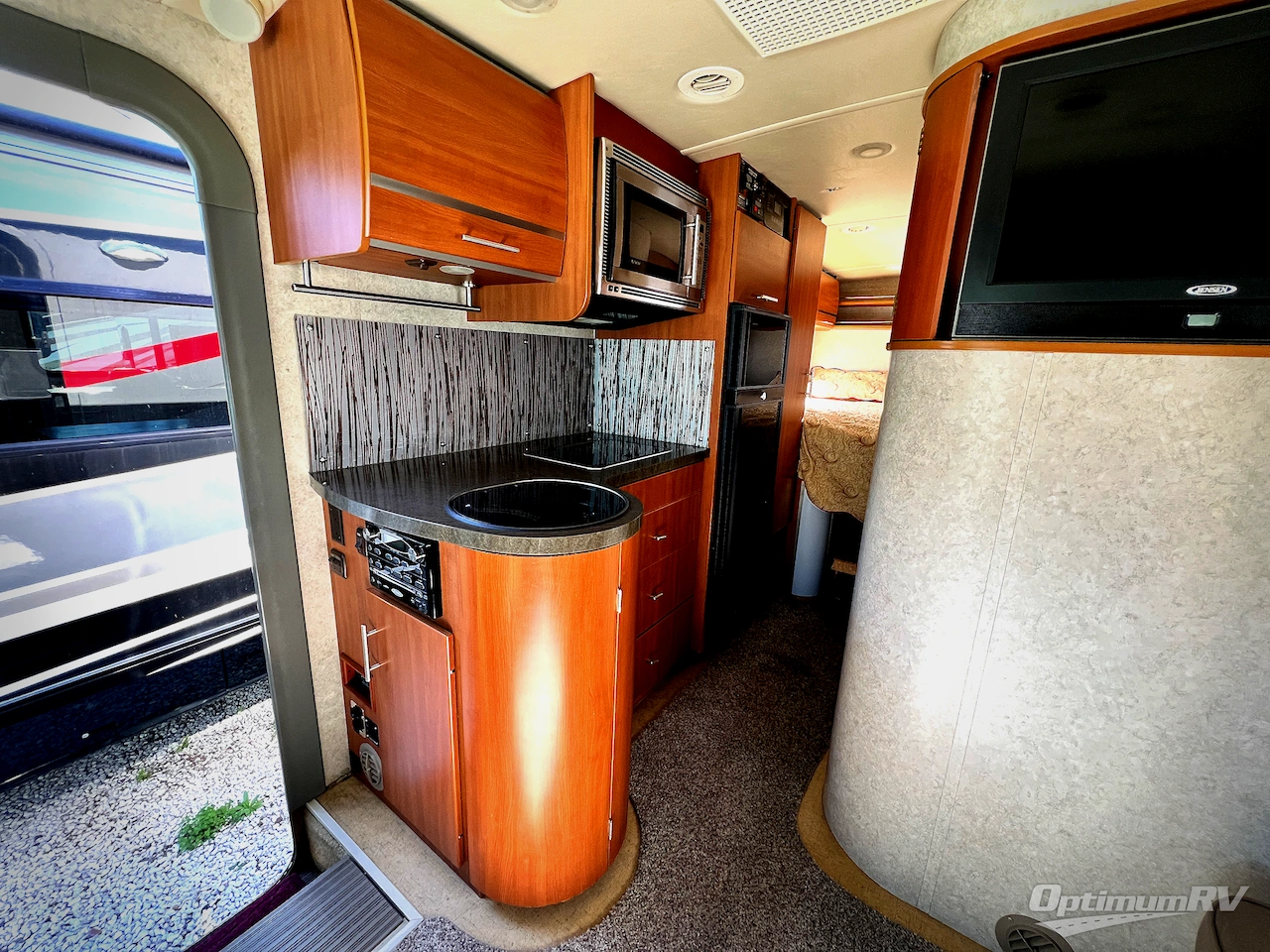 2010 Winnebago Via 25T Photo 11