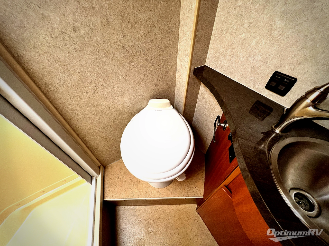 2010 Winnebago Via 25T Photo 22