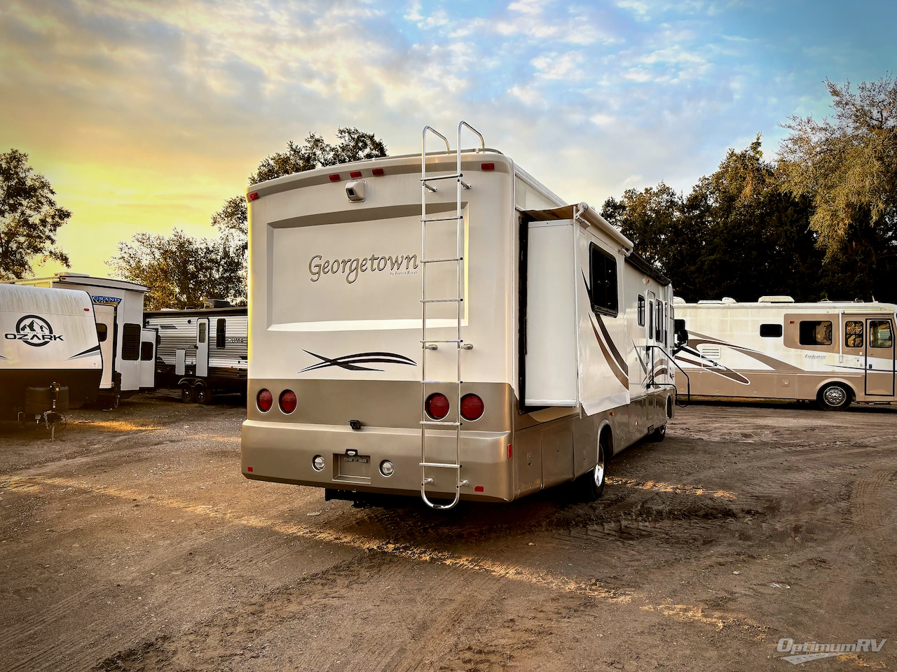 2004 Forest River Georgetown 346DS Photo 2