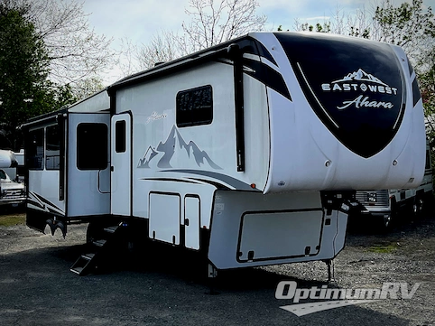 Used 2023 East To West Ahara 325RL Featured Photo