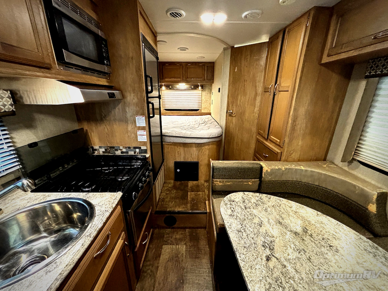 2017 Gulf Stream Conquest Class C 6237 Photo 4