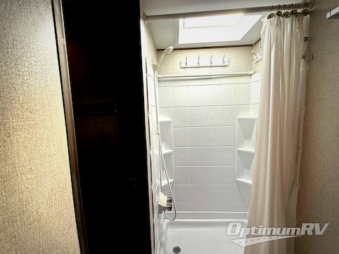 2019 Coachmen Clipper Ultra-Lite 17FQS RV Photo 4