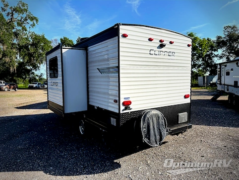2019 Coachmen Clipper Ultra-Lite 17FQS RV Photo 2