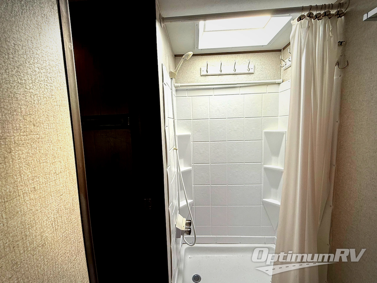 2019 Coachmen Clipper Ultra-Lite 17FQS Photo 7