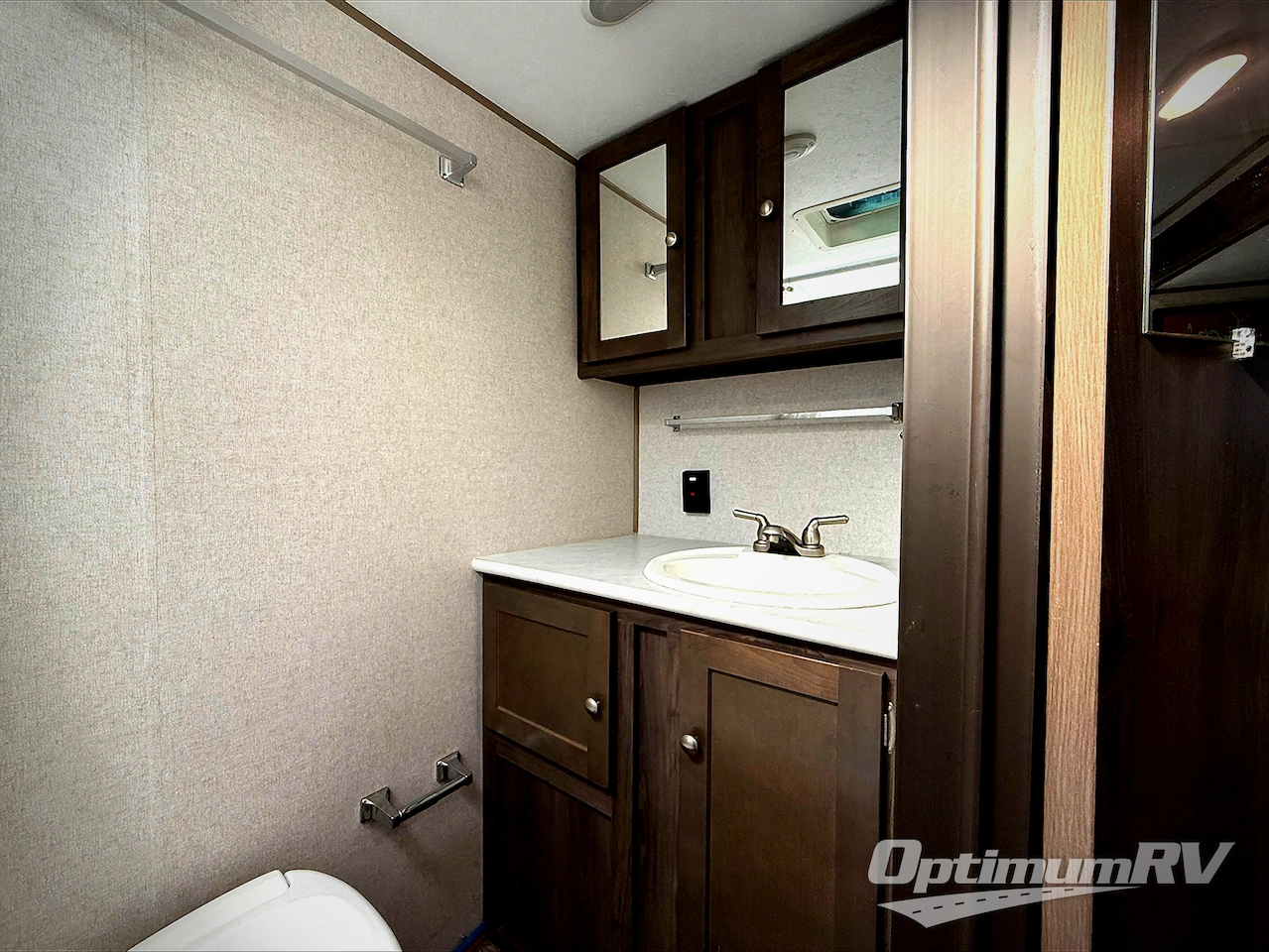 2019 Coachmen Clipper Ultra-Lite 17FQS Photo 9