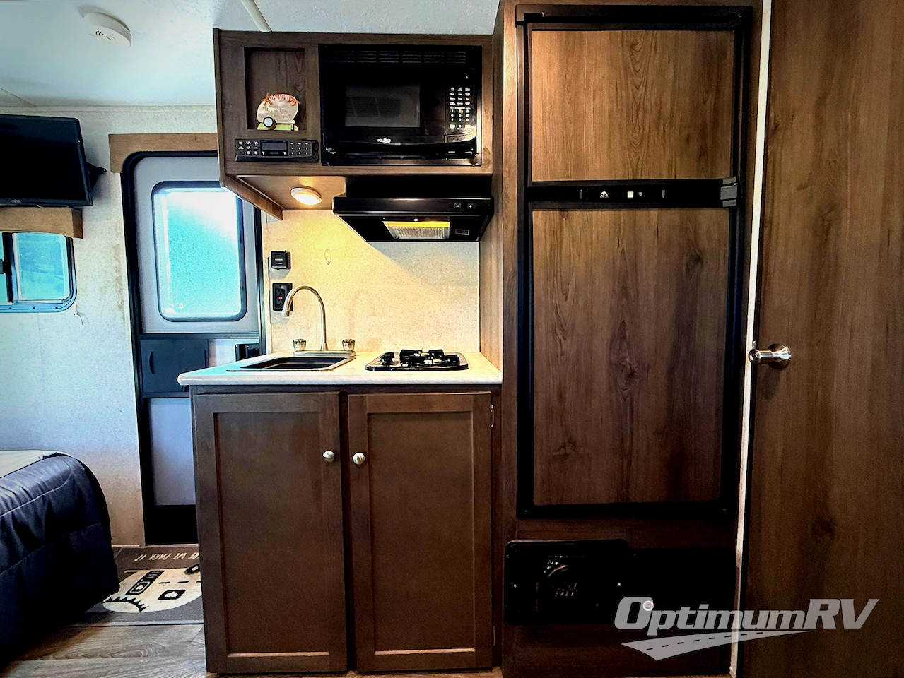 2019 Coachmen Clipper Ultra-Lite 17FQS Photo 6
