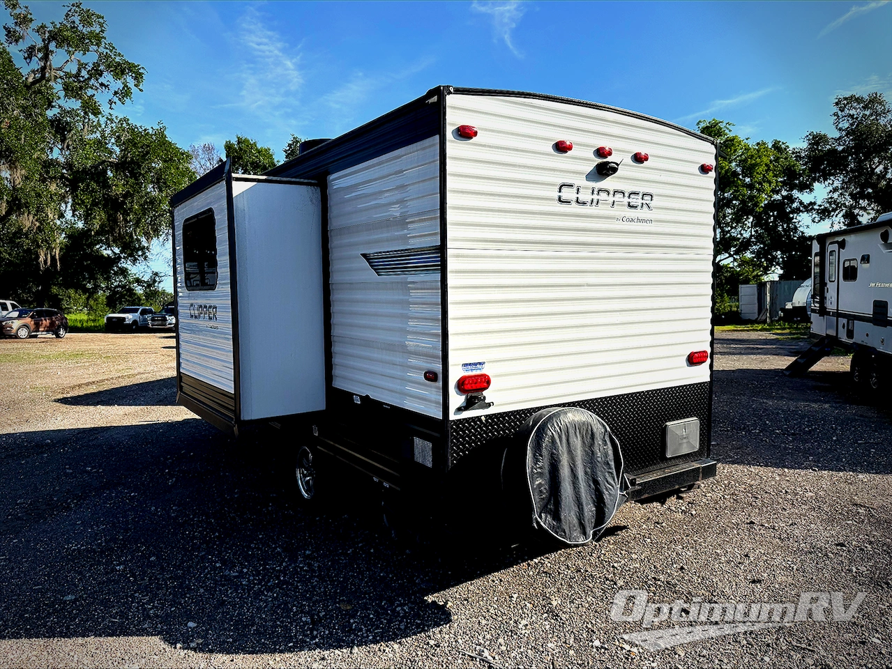 2019 Coachmen Clipper Ultra-Lite 17FQS Photo 3