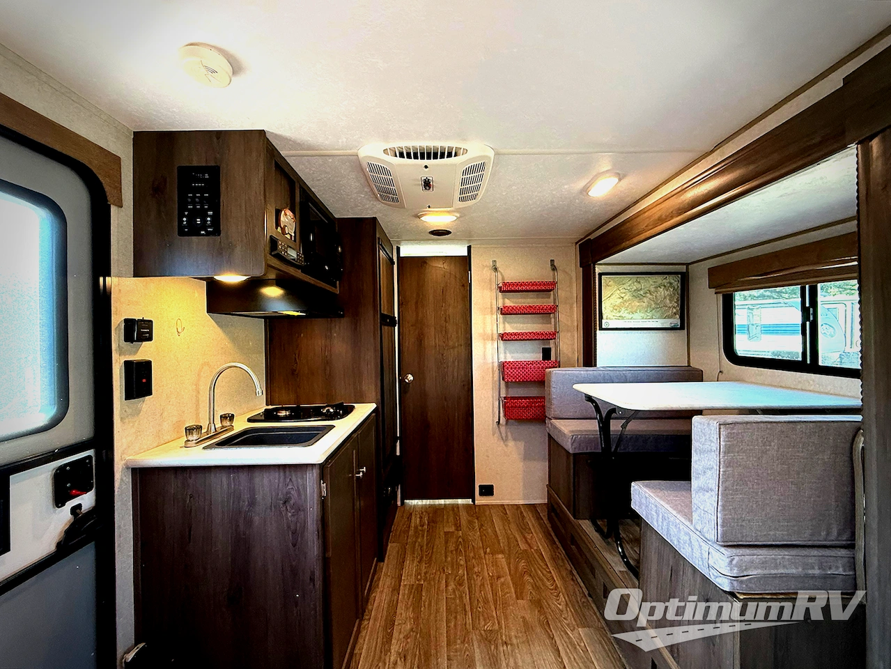 2019 Coachmen Clipper Ultra-Lite 17FQS Photo 4