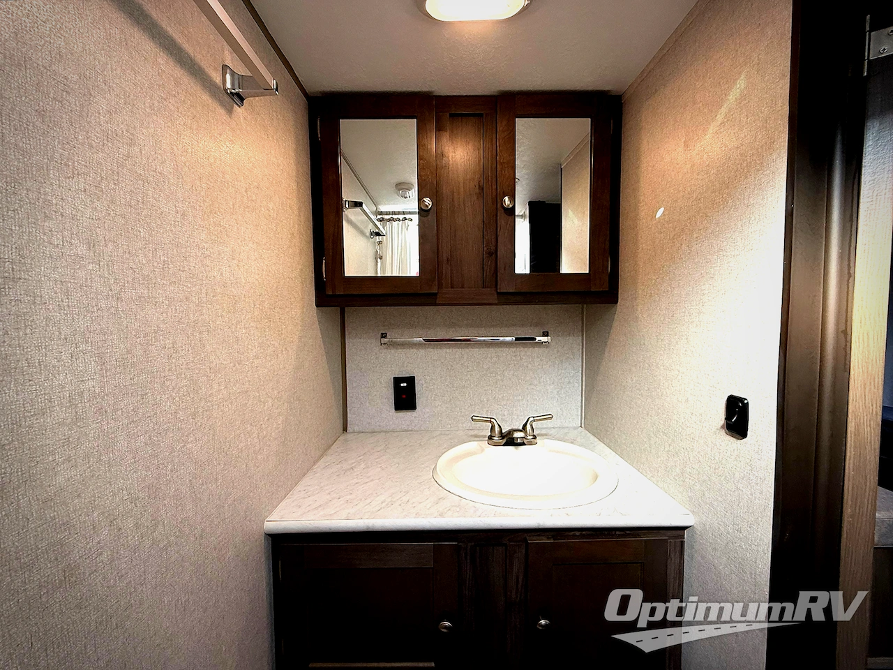 2019 Coachmen Clipper Ultra-Lite 17FQS Photo 10