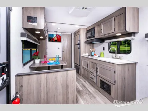 2022 Gulf Stream Kingsport Ultra Lite 241RB RV Photo 2