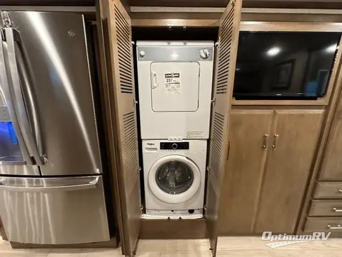 2022 Thor Tuscany 40RT RV Photo 4
