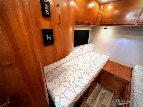 2019 Tiffin Wayfarer 24TW RV Photo 3