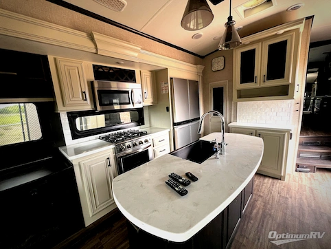 2022 Jayco Pinnacle 32RLTS RV Photo 2