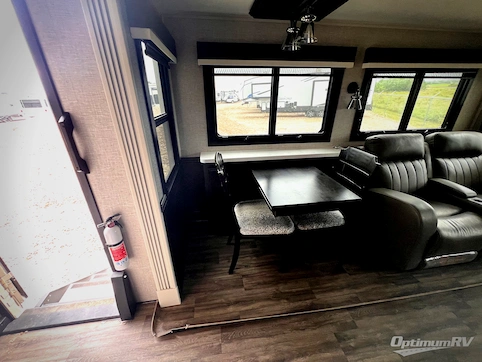 2022 Jayco Pinnacle 32RLTS RV Photo 3