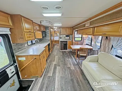 2005 Fleetwood Bounder Diesel 39Z RV Photo 3