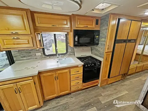 2005 Fleetwood Bounder Diesel 39Z RV Photo 4