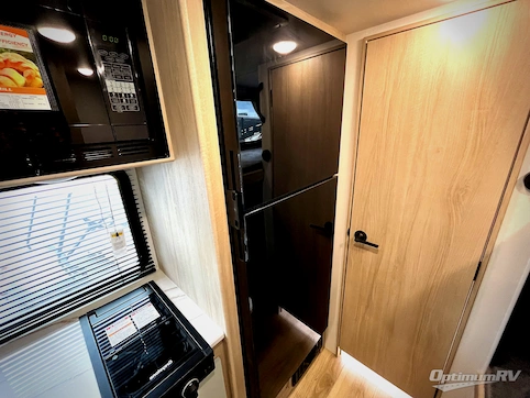 2025 Winnebago Micro Minnie 2100BH RV Photo 4