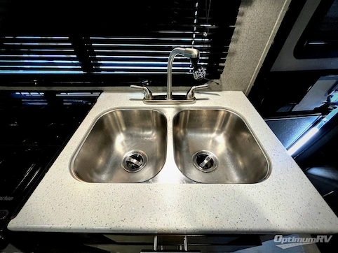 2020 Forest River Rockwood Mini Lite 2109S RV Photo 4