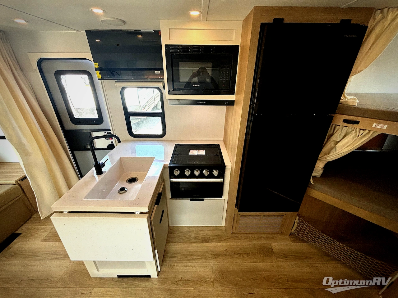 2026 Winnebago Thrive 22MBH Photo 7