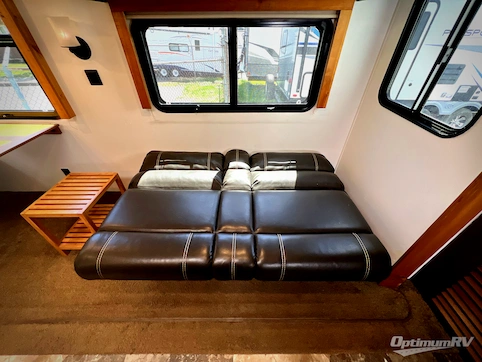 2015 Jayco Jay Flight 32IBTS RV Photo 2
