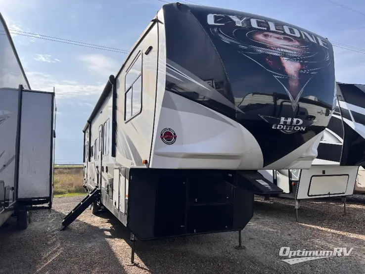 2019 Heartland Cyclone 4101KING RV Photo 1