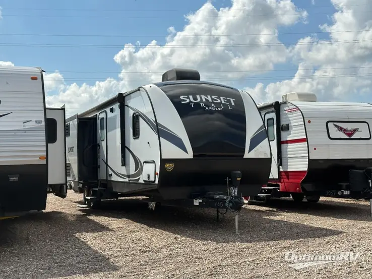 2019 CrossRoads Sunset Trail Super Lite SS331BH RV Photo 1