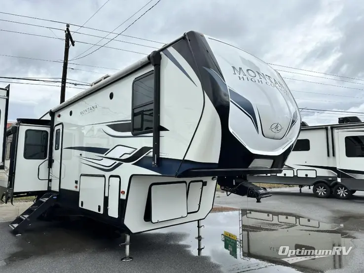 2022 Keystone Montana High Country 331RL RV Photo 1