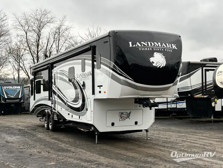 2016 Heartland Landmark 365 Newport RV Photo 1