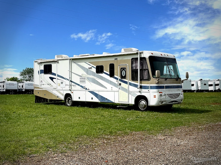 2004 Damon CHALLENGER 353 RV Photo 1